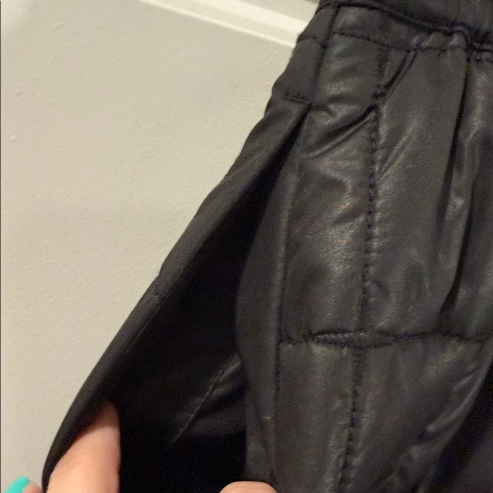 T-187. Tory Burch Quilted puffer Mini Skirt medium 6/8